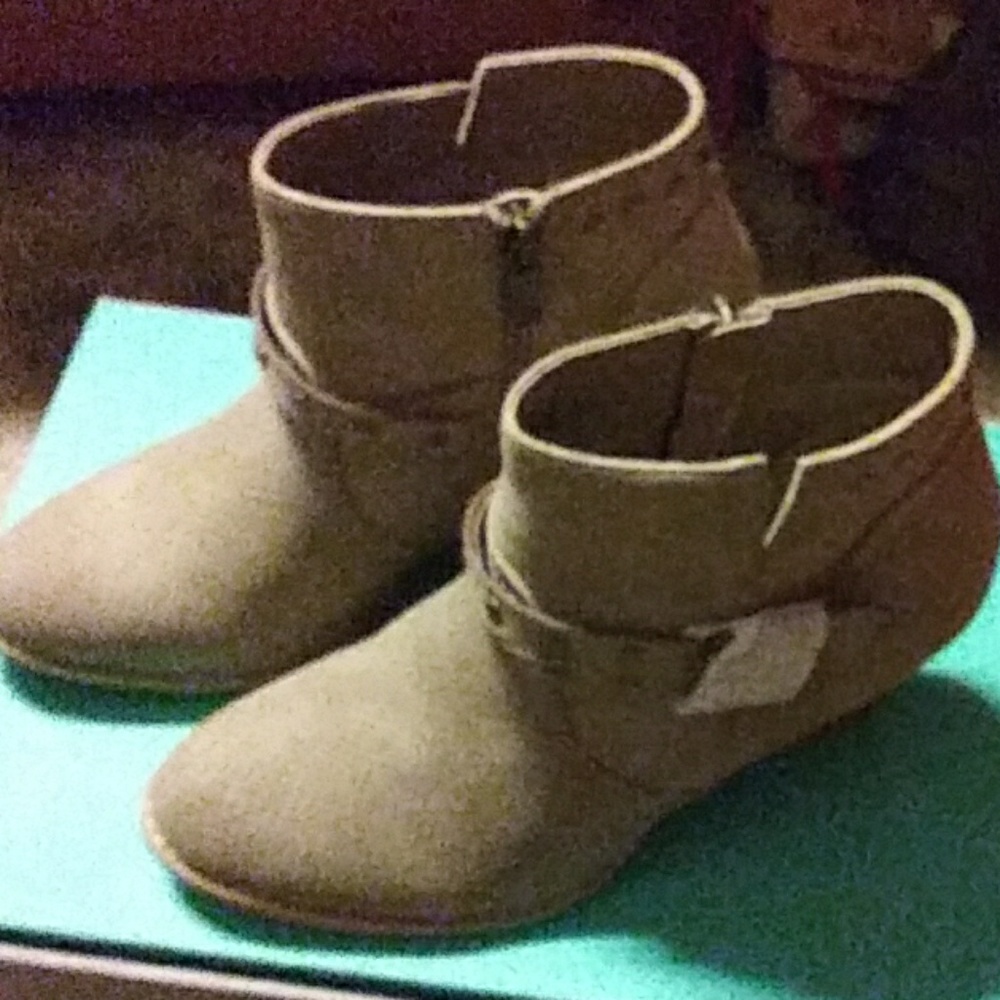 Rita boot 7 1/2 taupe